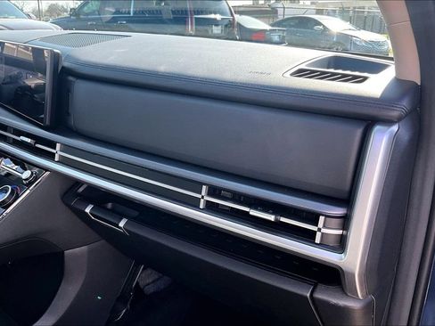 Used 2025 Hyundai Santa Fe SEL FWD image 18