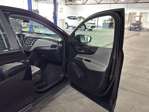 Used 2021 Chevrolet Equinox LS image 21