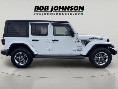 Used 2018 Jeep Wrangler Unlimited Sahara w/ Dual Top Group AWD/4WD image 2