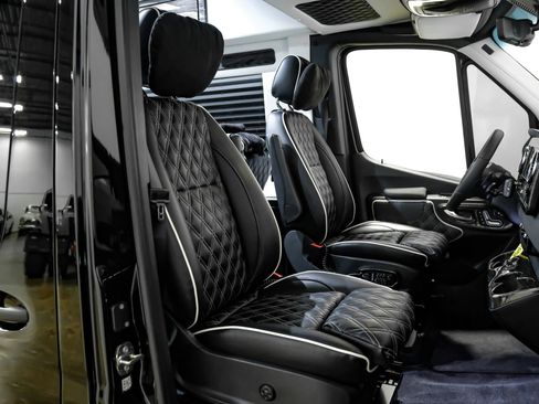 Used 2024 Mercedes-Benz Sprinter 3500 image 32