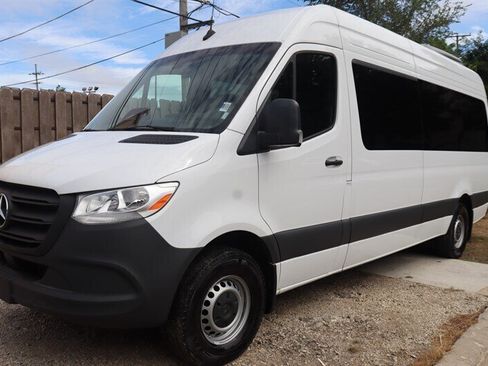 Used 2025 Mercedes-Benz Sprinter 2500 image 3