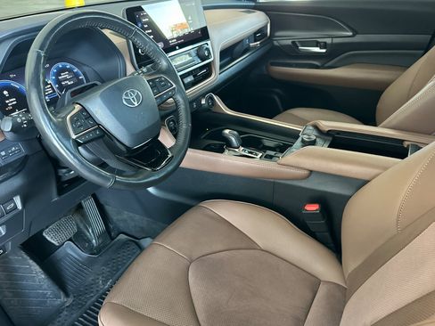 Certified 2024 Toyota Grand Highlander AWD Hybrid image 9