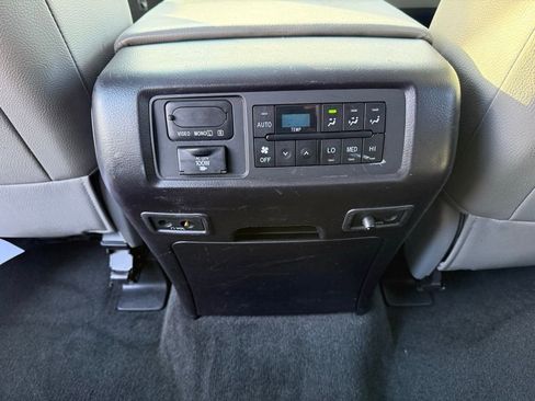 Used 2017 Toyota Sequoia Platinum image 17