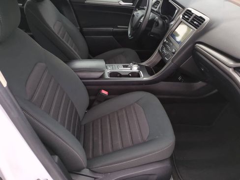 Used 2020 Ford Fusion SE image 21