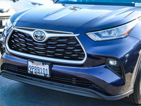 Used 2020 Toyota Highlander XLE AWD/4WD image 21