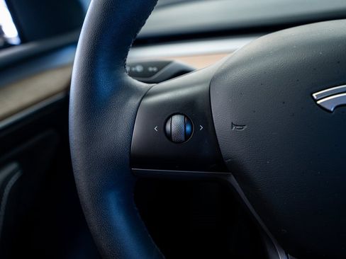 Used 2023 Tesla Model Y Long Range image 39