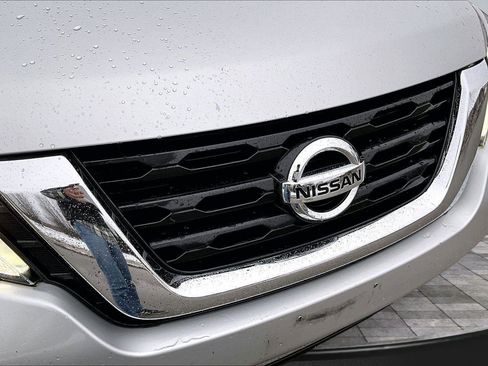 Used 2020 Nissan Pathfinder SV image 24