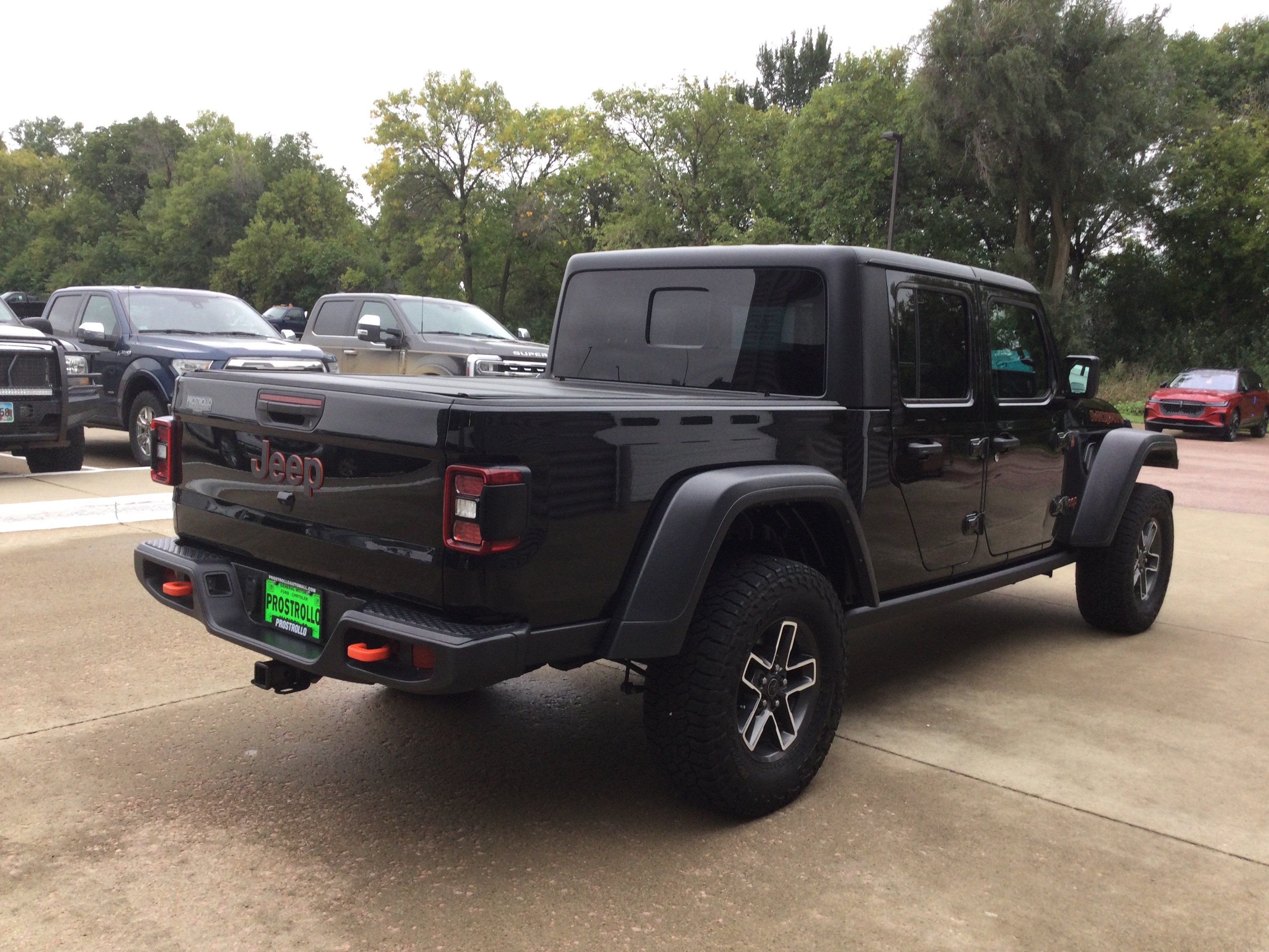 Used 2024 Jeep Gladiator Mojave w/ Technology Group AWD/4WD image 5