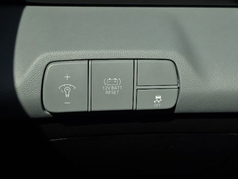 Certified 2025 Hyundai Elantra Limited FWD image 12