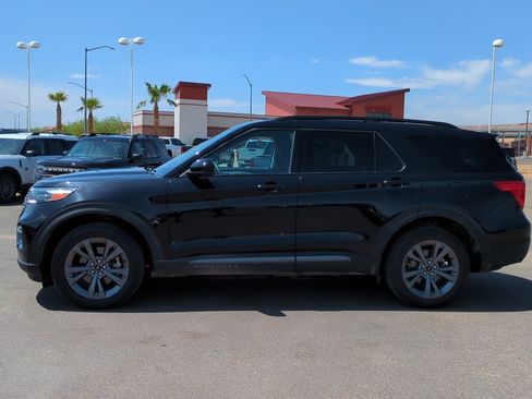 Used 2022 Ford Explorer XLT w/ Equipment Group 202A AWD/4WD image 6