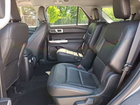 Used 2023 Ford Explorer XLT w/ Equipment Group 202A AWD/4WD image 14