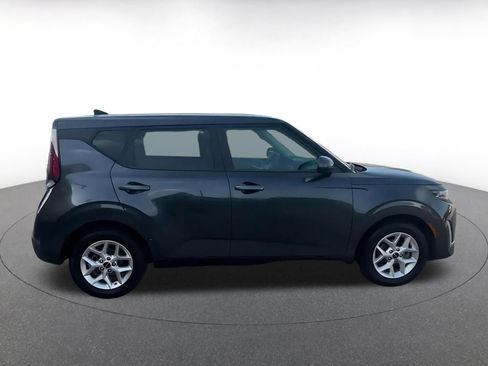 Used 2025 Kia Soul LX w/ LX Technology Package FWD image 16