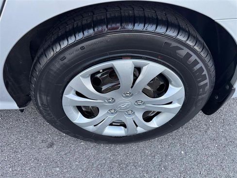 Used 2009 Hyundai Elantra GLS image 29