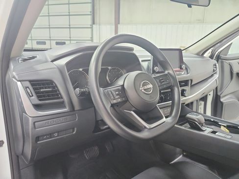 Used 2024 Nissan Rogue S AWD/4WD image 19