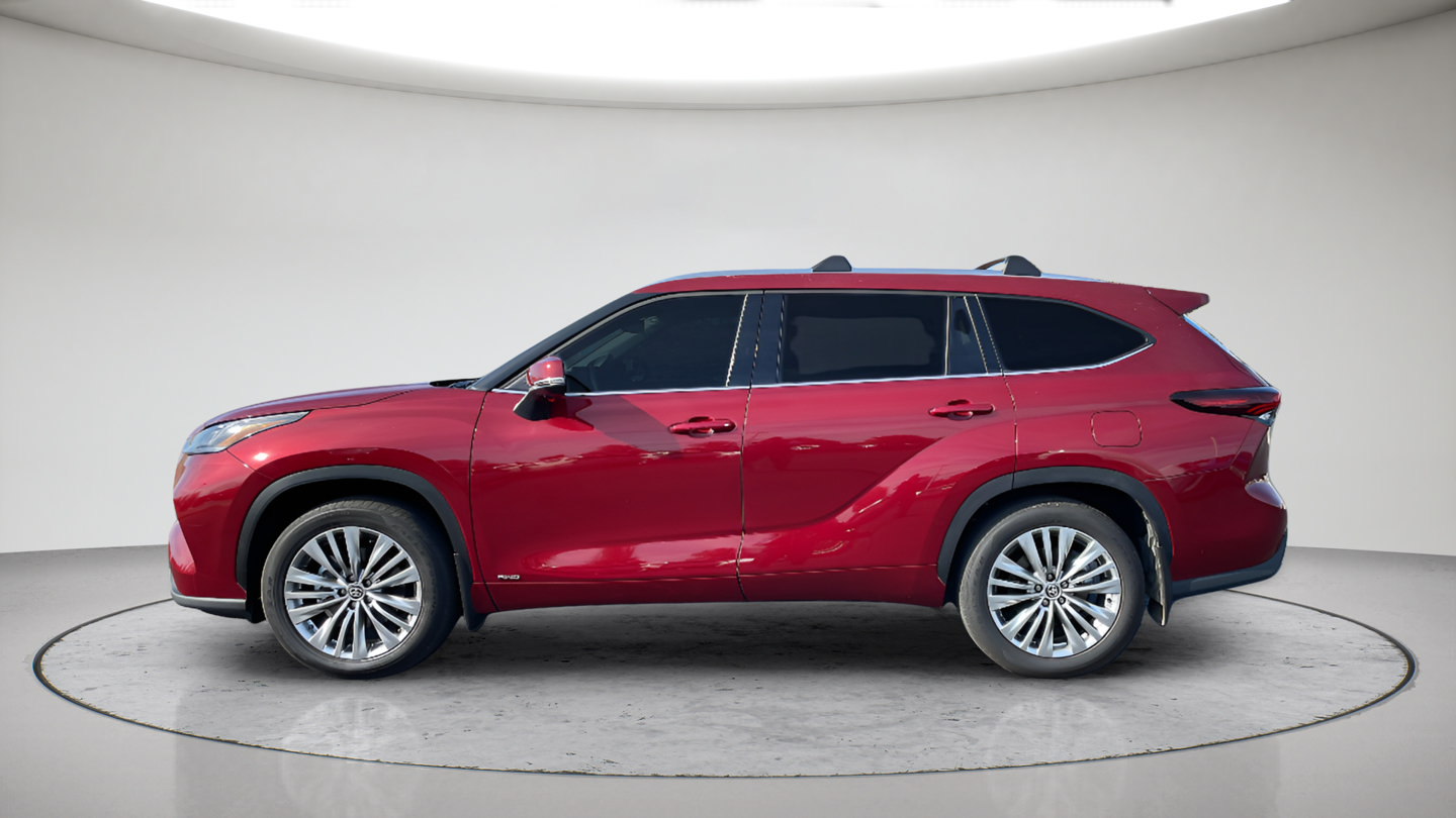 Certified 2026 Toyota Highlander Platinum AWD/4WD image 8