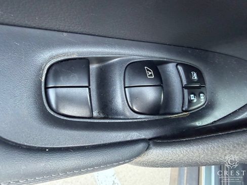 Used 2018 Nissan Rogue SV FWD image 10