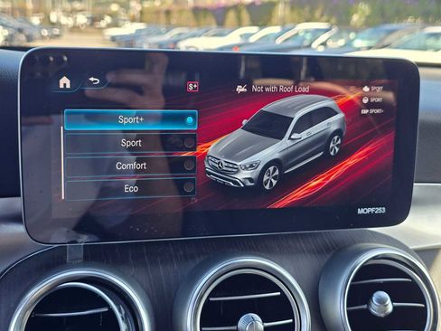Used 2022 Mercedes-Benz GLC 300 4MATIC image 33