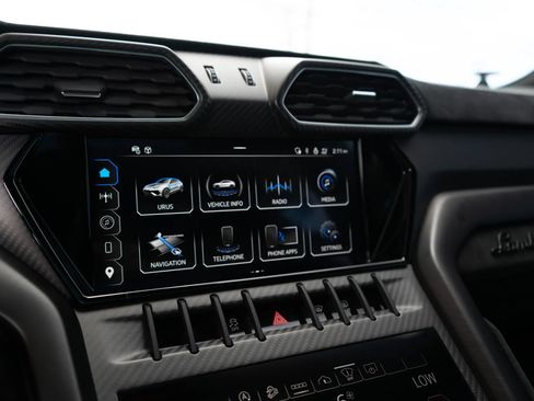Used 2024 Lamborghini Urus Performante AWD/4WD image 20