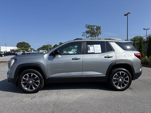 Used 2026 GMC Terrain Elevation w/ Elevation Premium Package FWD image 7