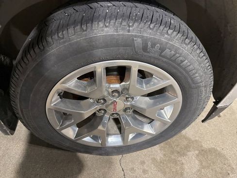 Used 2017 GMC Yukon XL SLT image 12