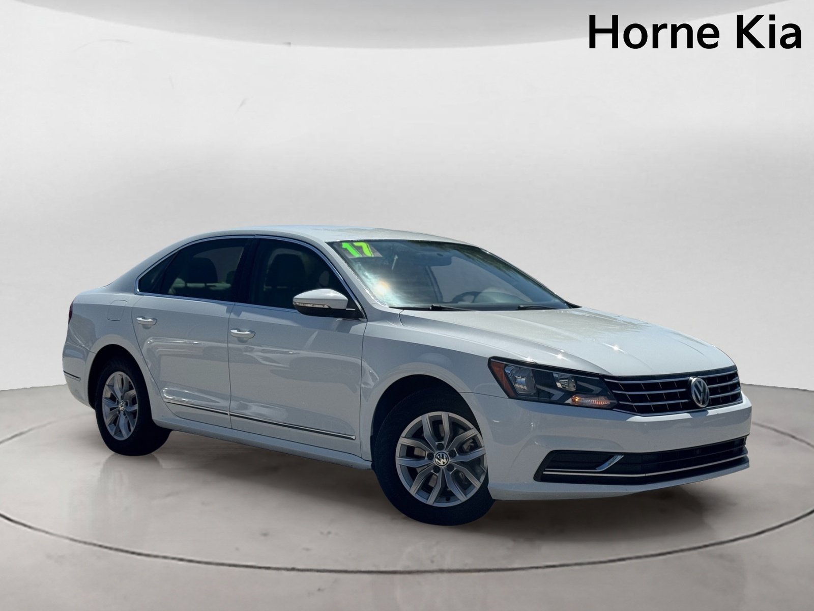 Used 2017 Volkswagen Passat 1.8T S FWD image 2