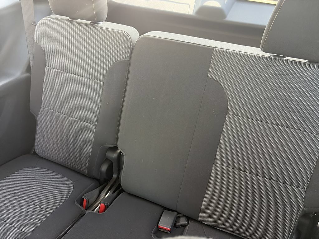 Used 2021 Chevrolet Traverse LT FWD image 29