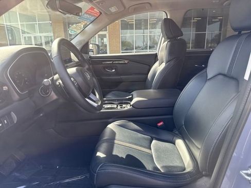 Used 2024 Honda Pilot Touring image 8