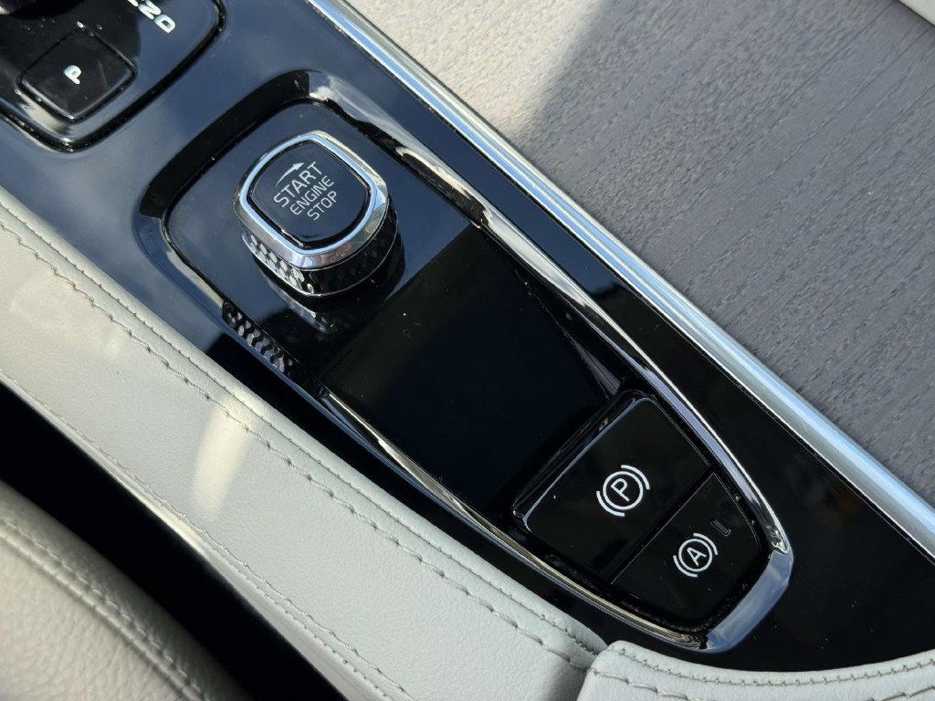 Certified 2024 Volvo XC90 T8 Plus w/ Protection Package Premier AWD/4WD image 29