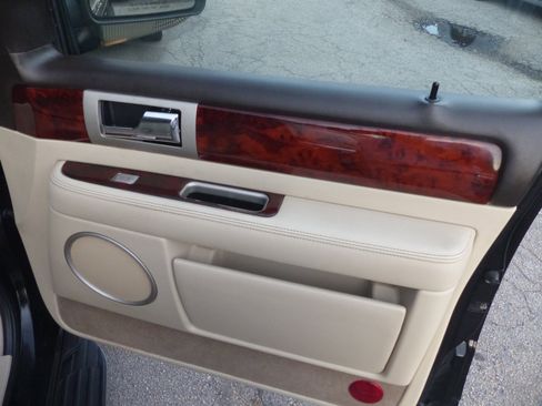 Used 2003 Lincoln Navigator Luxury image 16