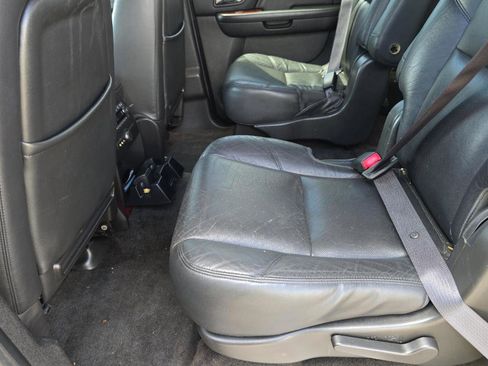 Used 2012 Cadillac Escalade ESV Luxury image 16