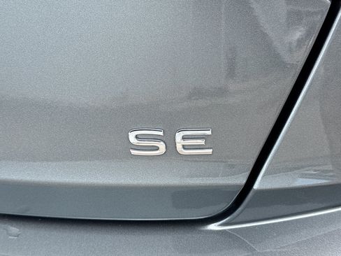 Used 2024 Volkswagen Jetta SE FWD image 11