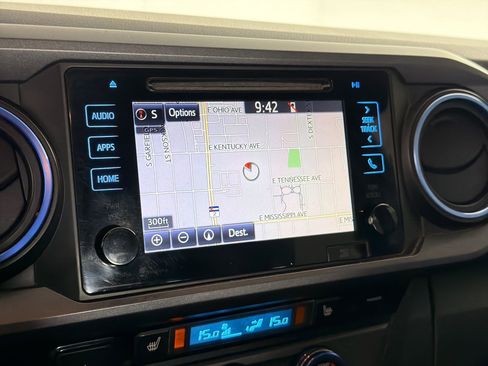 Used 2016 Toyota Tacoma TRD Sport image 24