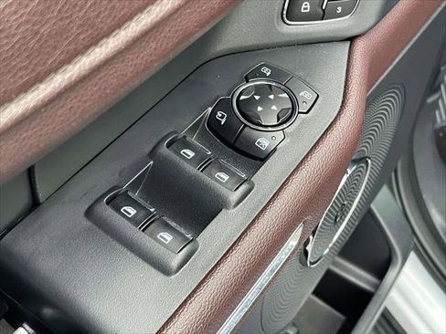 Used 2024 Ford Expedition Limited image 17