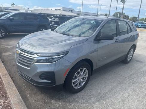 Used 2023 Chevrolet Equinox LS image 2