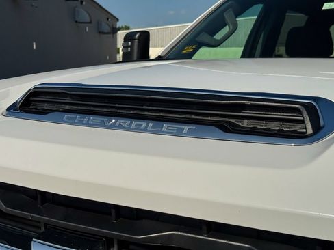 Used 2024 Chevrolet Silverado 2500 LT AWD/4WD image 9