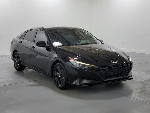 Used 2021 Hyundai Elantra SEL FWD image 2