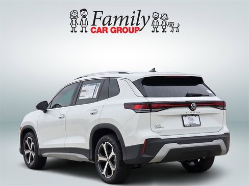 New 2026 Volkswagen Tiguan SE image 3