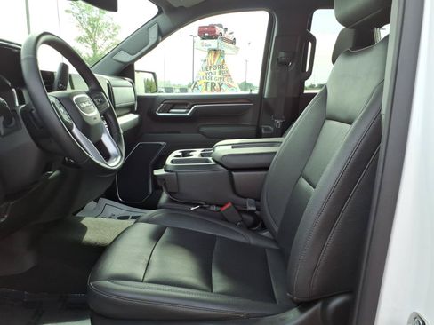 Used 2025 GMC Sierra 1500 SLT AWD/4WD image 10