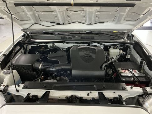 Used 2020 Toyota Tacoma TRD Off-Road AWD/4WD image 26