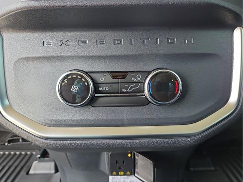 New 2026 Ford Expedition Active image 13