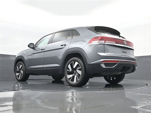 Used 2025 Volkswagen Atlas Cross Sport SE image 25