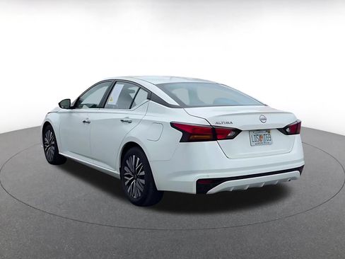 Used 2025 Nissan Altima 2.5 SV FWD image 11
