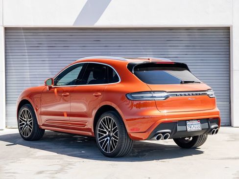 Certified 2025 Porsche Macan AWD/4WD image 3