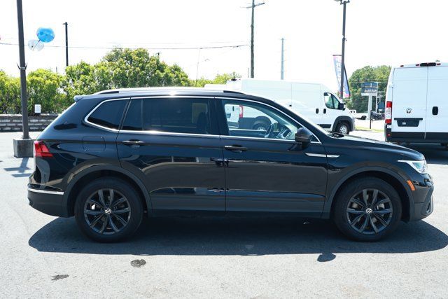 Used 2024 Volkswagen Tiguan SE AWD/4WD image 4