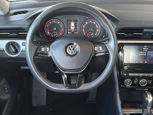 Used 2021 Volkswagen Passat 2.0T SE FWD image 13