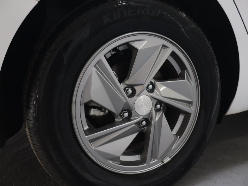 Used 2026 Hyundai Elantra SE FWD image 32