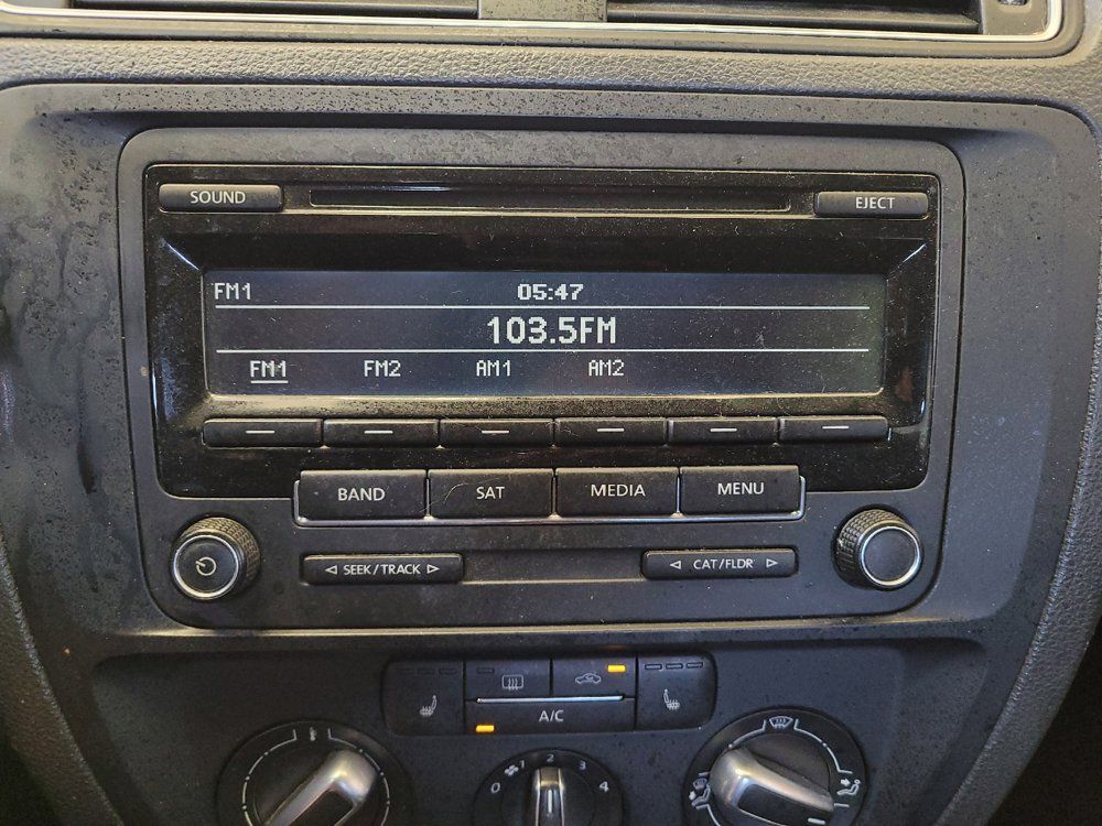 Used 2015 Volkswagen Jetta SE FWD image 25