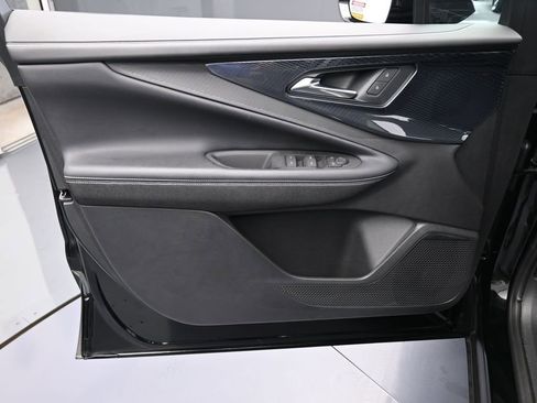 Used 2025 Chevrolet Blazer EV LT image 12