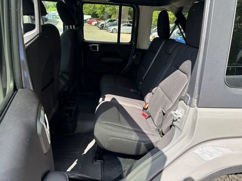 Used 2020 Jeep Wrangler Unlimited Sahara AWD/4WD image 13