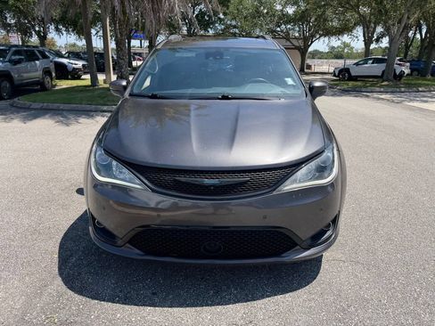 Used 2020 Chrysler Pacifica Limited w/ Advanced Safetytec Group FWD image 12